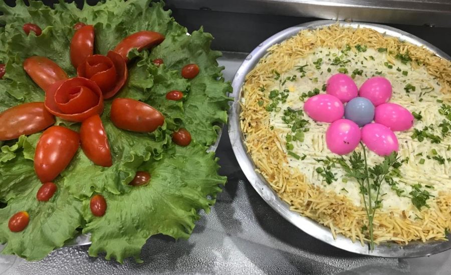 Mesa de canapés e salgados para evento